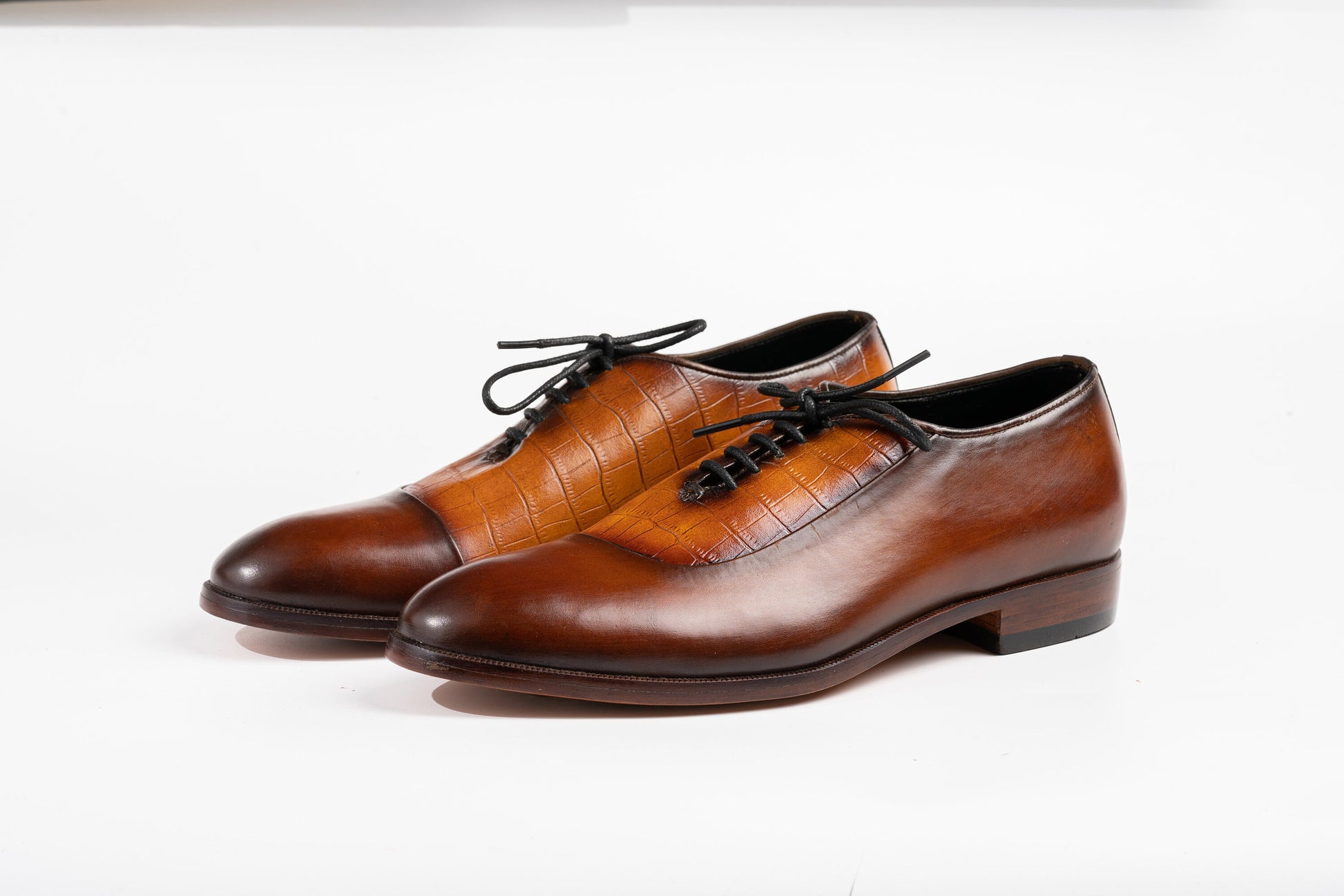 Real handmade Brown/Tan two toned Hand Dyed, Hand Stitched Oxford formal Shoes Made of full Grain Natural Crust leather With leather Sole Woozy Store